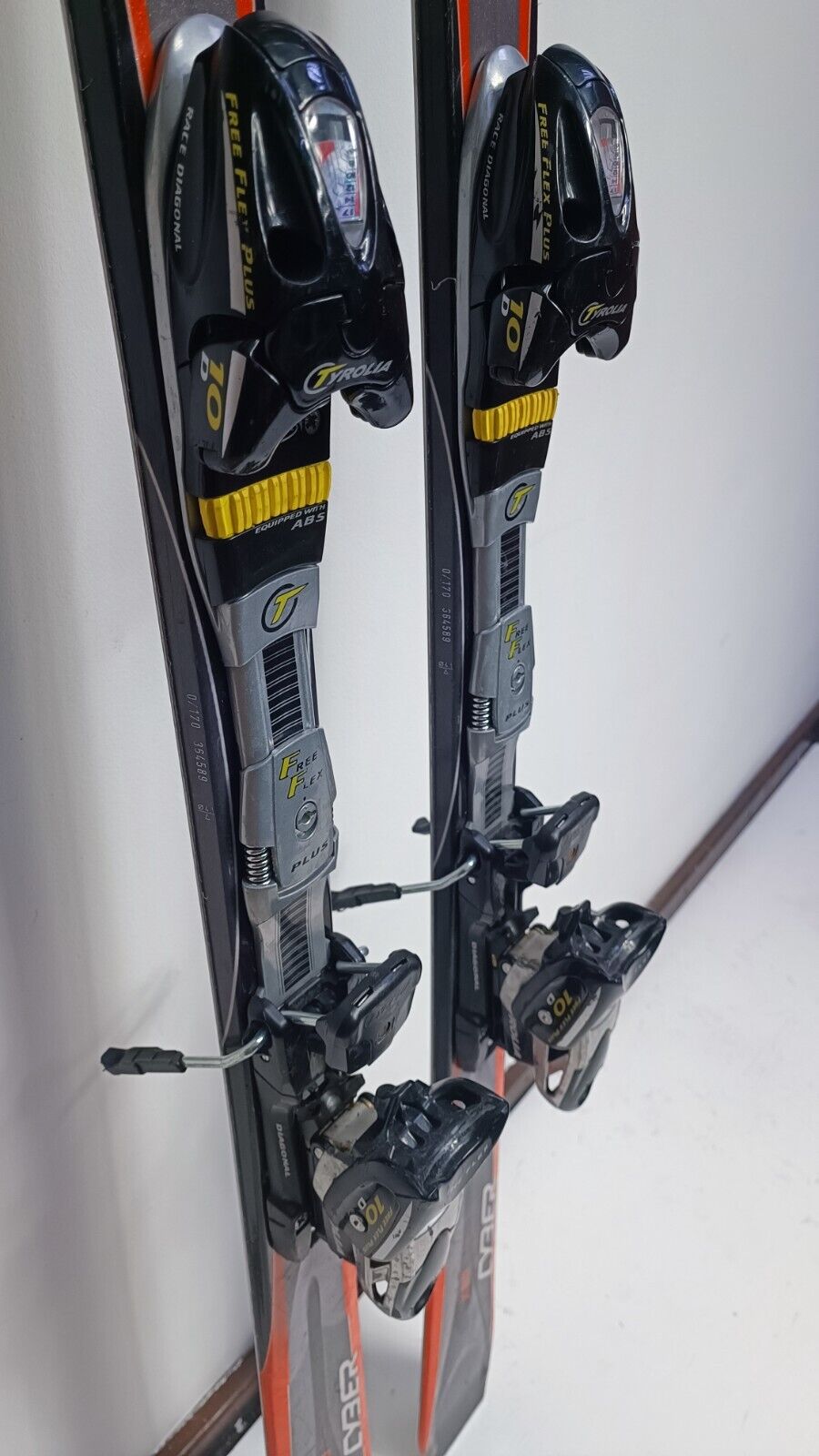 Sci HEAD Cyber ​​X80 170 cm + attacchi Tyrolia 19 All Mountain Adventure