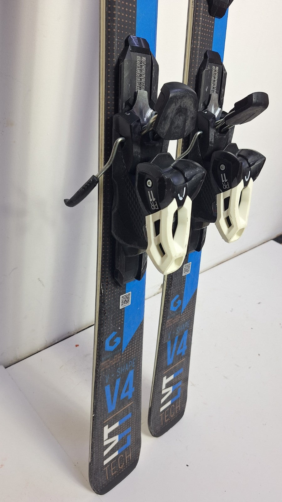 HEAD V-Shape V4 LYT  156cm Ski + Head PR 11  Bindings Winter Sport