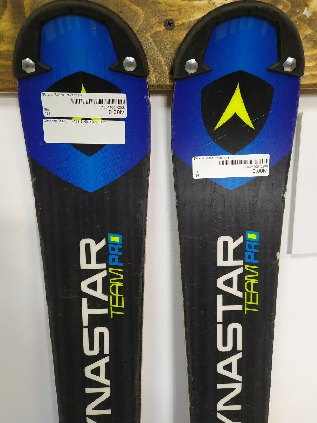 Skis Dynastar Team Pro 139 cm + fixations Salomon 9 NEUVES Ski d’hiver Plaisir