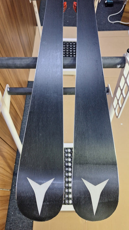 Atomic Redster G9 166 cm Skis + Atomic 10 Bindings Winter Fun Snow