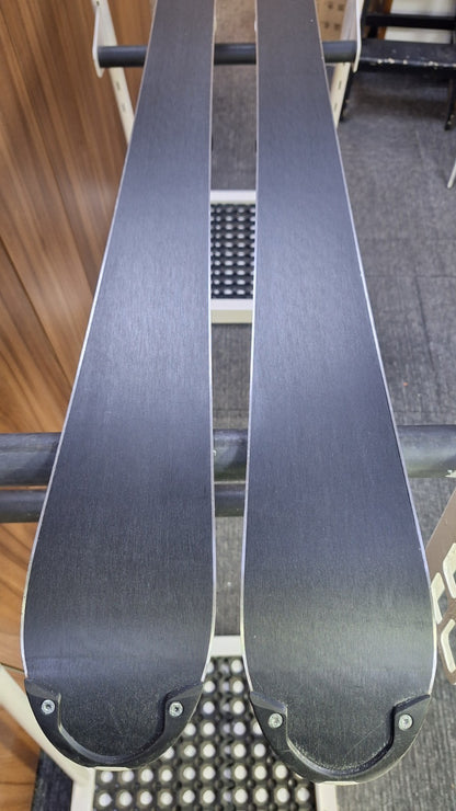 Ski Völkl Racetiger 11 SL 130 cm + fixations Marker 7 - sport d'hiver neige et loisirs