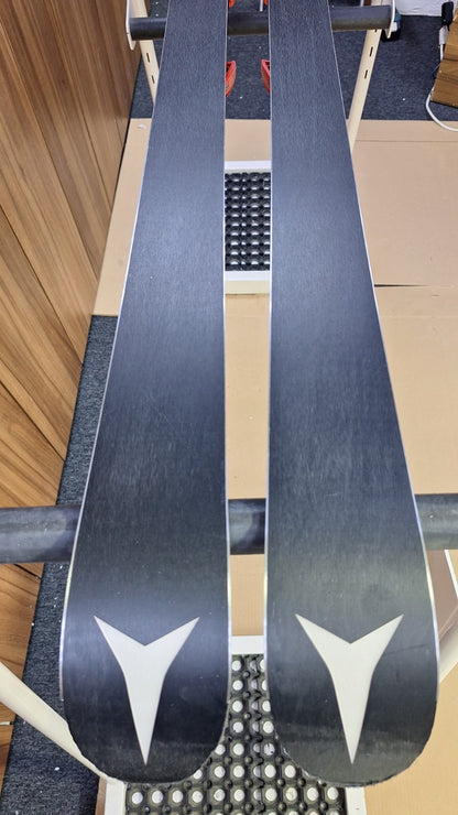 Atomic Redster G9 138 cm Skis + Atomic 7.5 Bindings Winter Fun Snow