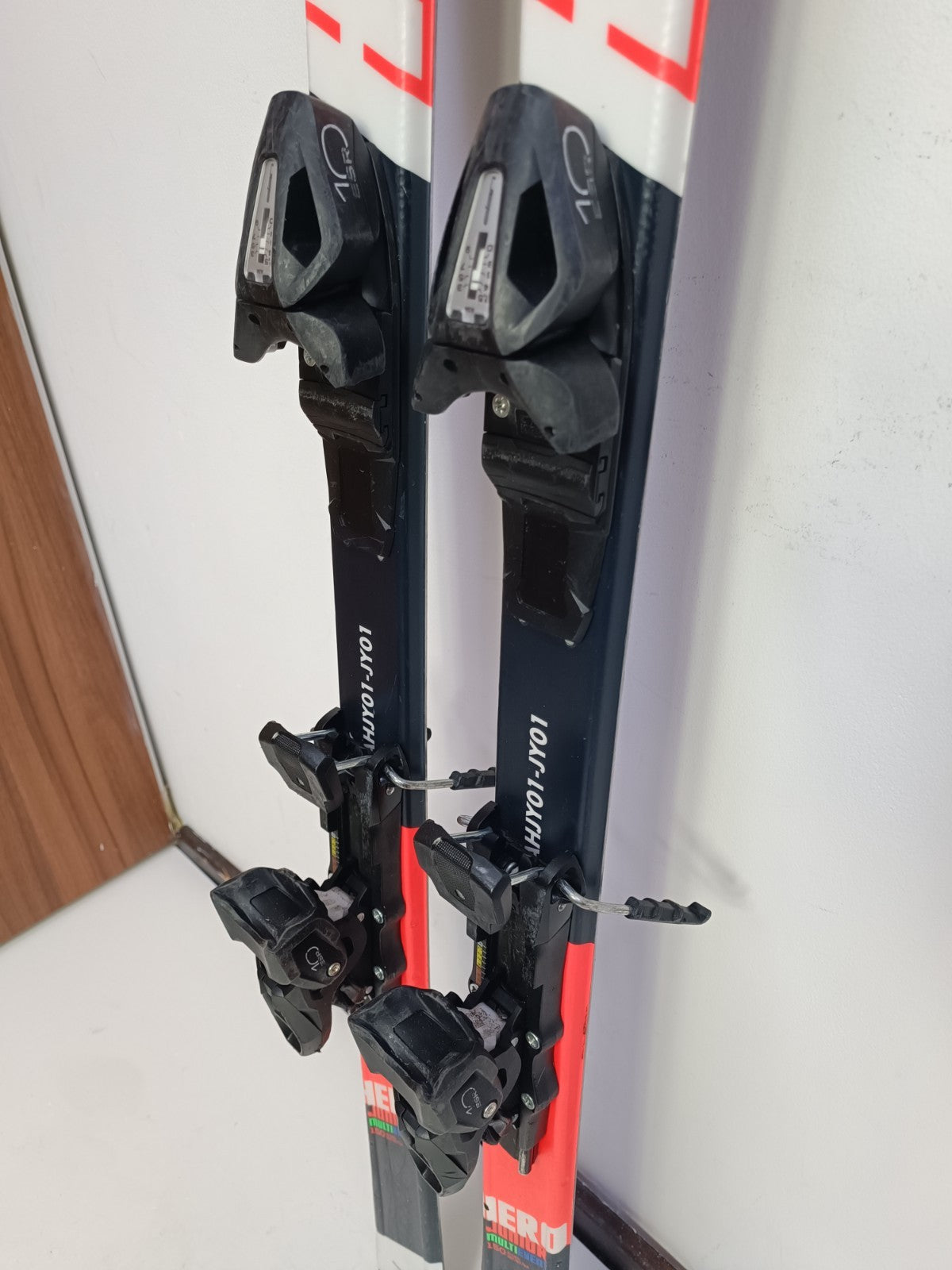 Sci Rossignol Hero J 150 cm + attacchi Elan ESR 10 Divertimento invernale Sport sulla neve