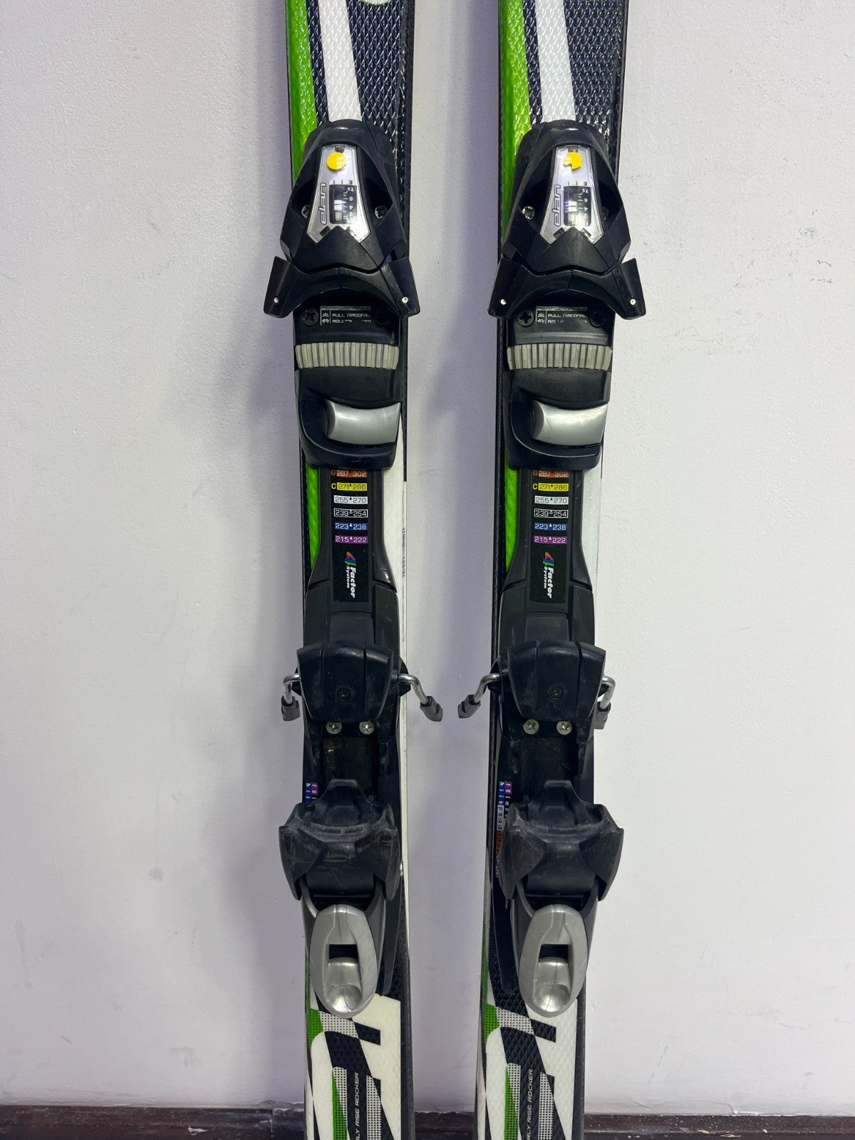 Sci Elan Exar Pro 140 cm + attacchi Elan ESP 7.5 Sport Neve Inverno Divertimento Avventura
