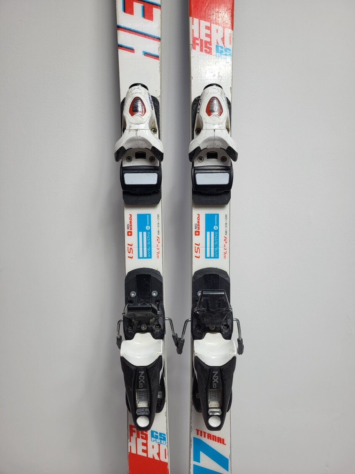 Ski Rossignol Hero FIS GS Pro 151 cm + fixations Look 10 Plaisir hivernal Neige