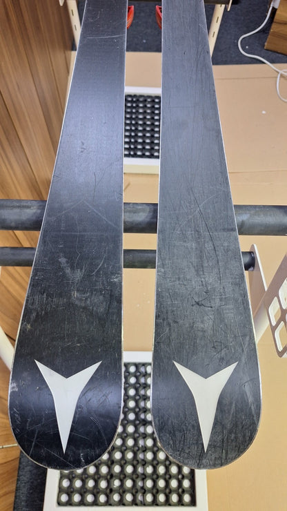 Atomic Redster G9 145 cm Ski + Atomic 7.5 Bindings Winter Sport Outdoor