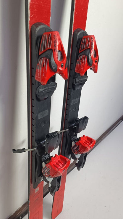 Ski Atomic Redster G9 145cm + fixations Atomic 10 Sport et plaisir hivernaux