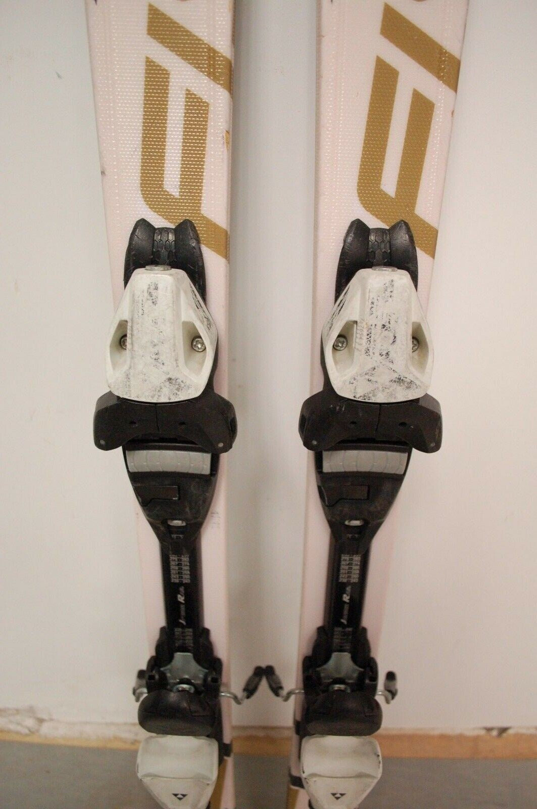 Fischer RC4 Race 130 cm Ski + Fischer FJ 7.5 Bindungen Winter Sport Snow CBS