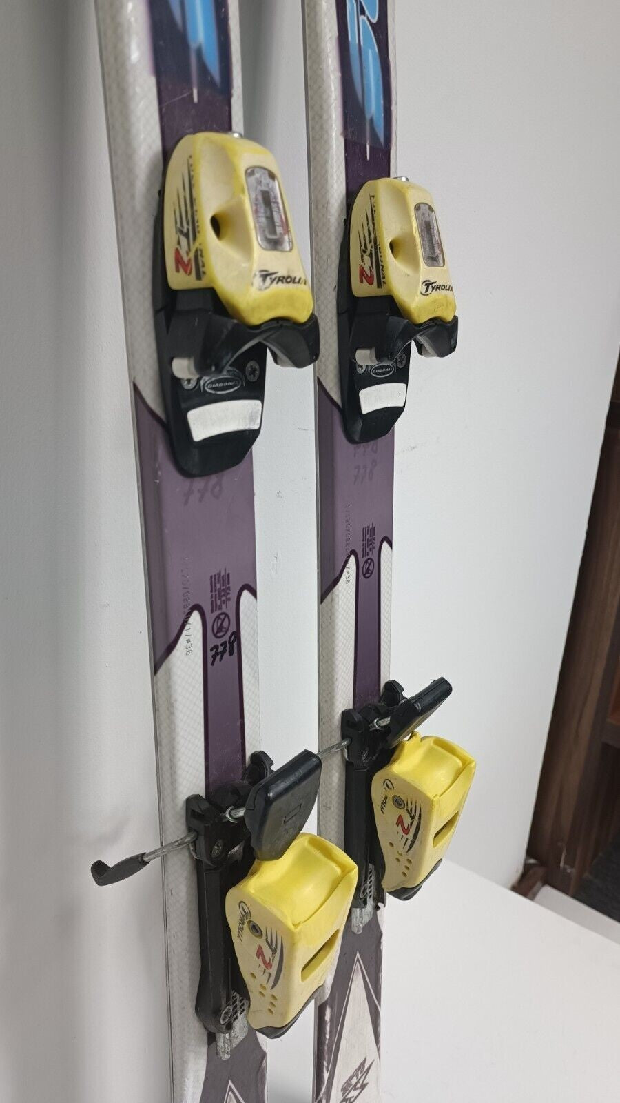 Scoop Cross Nishizama SR 10 120 cm Ski + Tyrolia 4.5 Bindings Winter Fun Snow