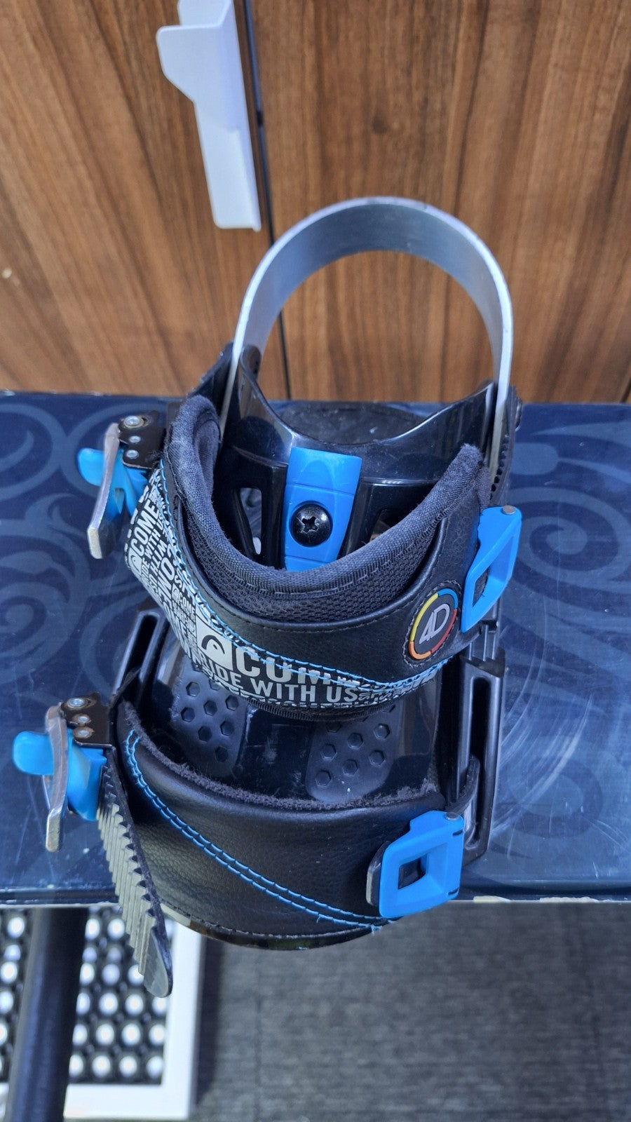Snowboard Matrix Escape 136 cm + Attacchi HEAD Rental S Avventura sulla neve