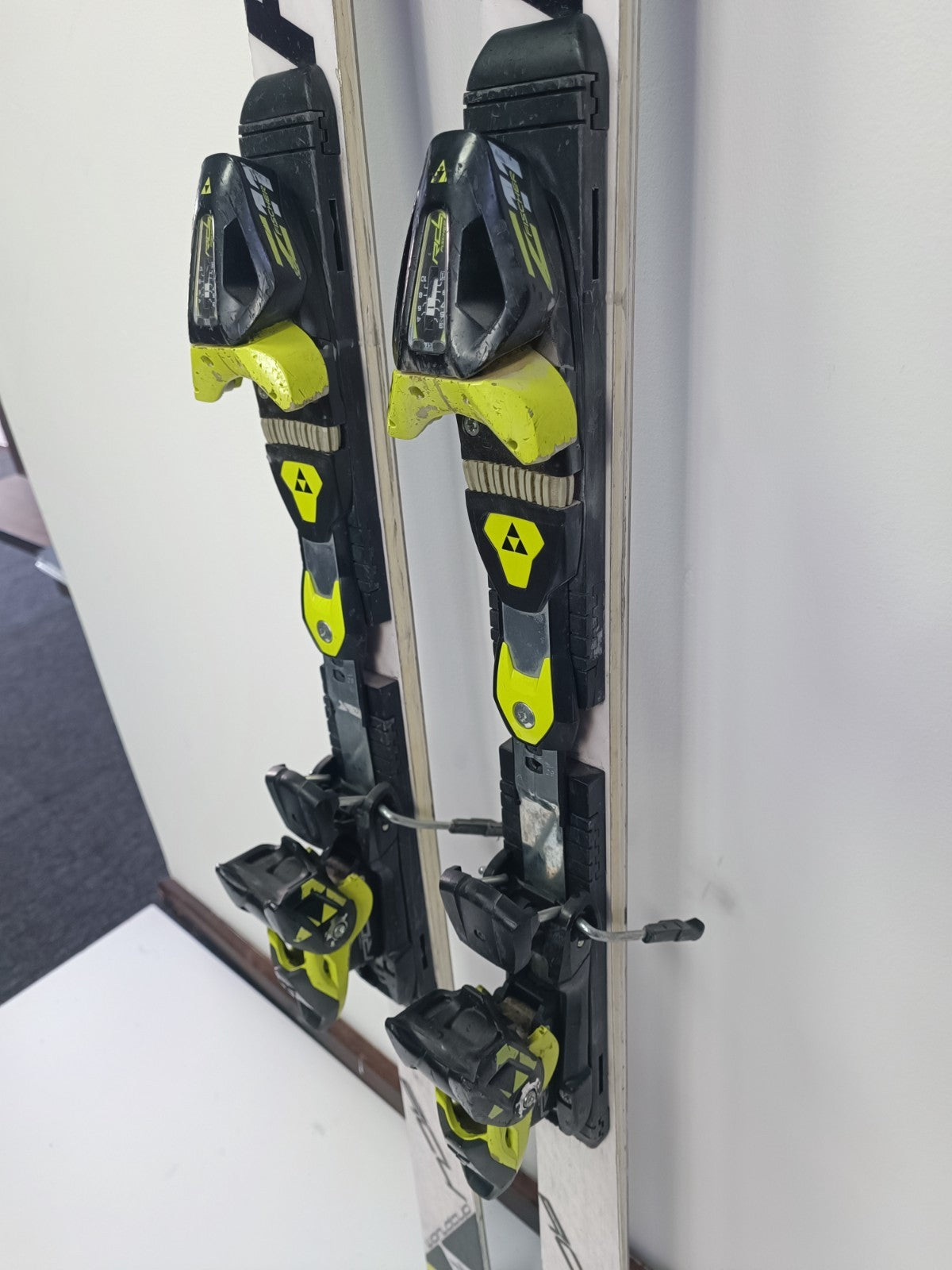 Fischer RC4 WC 170cm Ski + Fischer 11 Bindungen Winter Fun Snow Sport