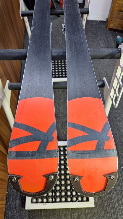 Sci Rossignol Hero Athlete Multievent 134 cm + attacchi Atomic 7.5 Inverno Neve