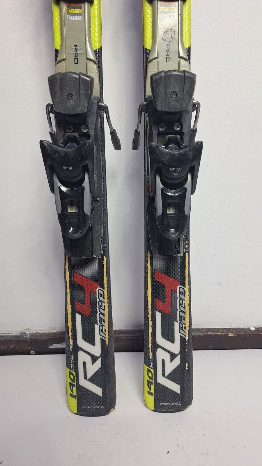 Fischer Race RC4 140 cm Ski + Fischer 7.5 Bindings Winter Sports