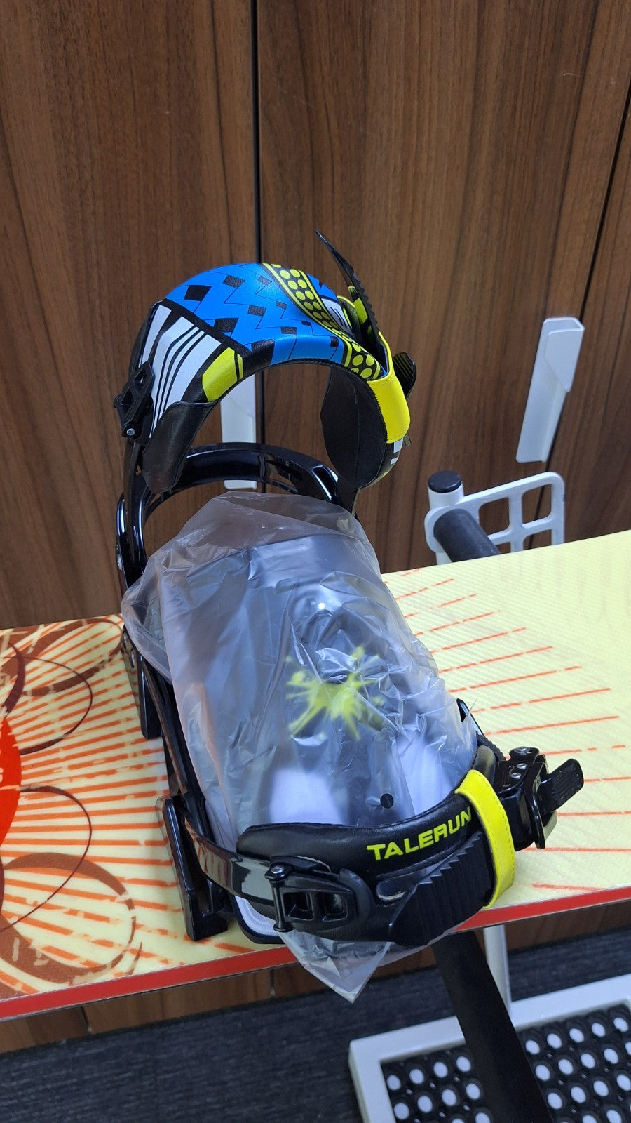 Snowboard HEAD Rocka 4D 159 cm + fixations Talerun L neuves Hiver Sport Plaisir