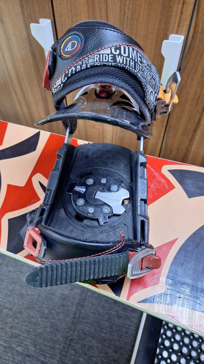 Snowboard Heli Kamikaze 147 cm + fixations HEAD Rental M Hiver Neige Aventure