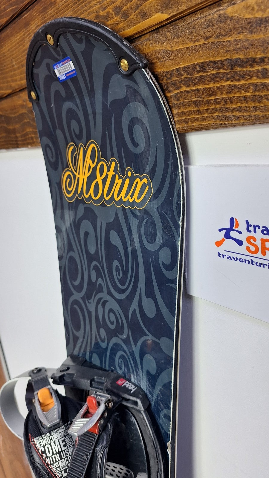 Snowboard Matrix Escape 145 cm de 2018 + fixations HEAD Rental M Neige Aventure