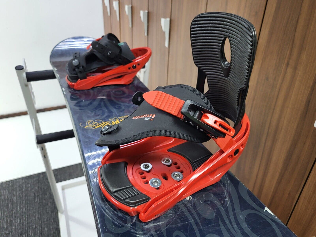 Matrix Escape 141 cm Snowboard + NEW Dreamscape Faky JR Size S Bindings Winter