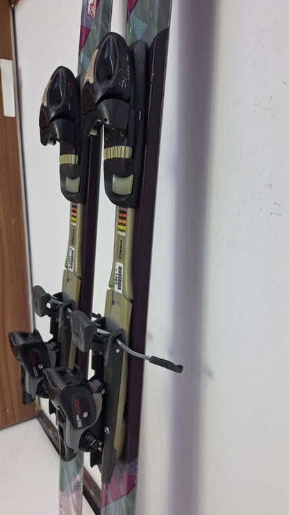 Ski Nordica Elexa EVO 168 cm + fixations Tyrolia SP 10, aventure de sports d'hiver