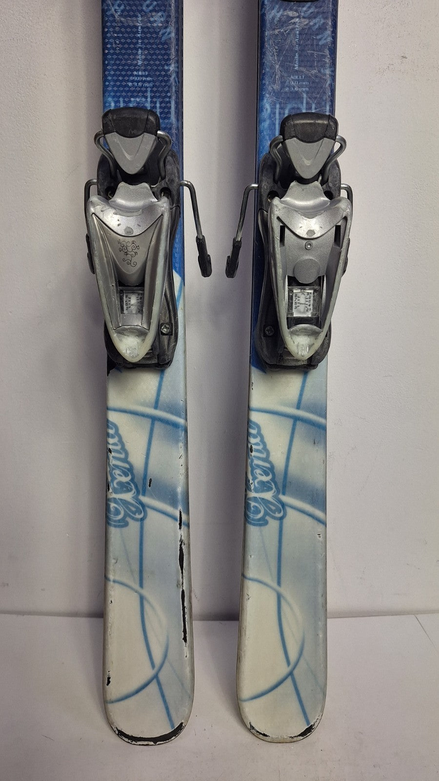 V3tec Xenia 150cm Skis + Look 9.5 Bindings Winter Fun Snow