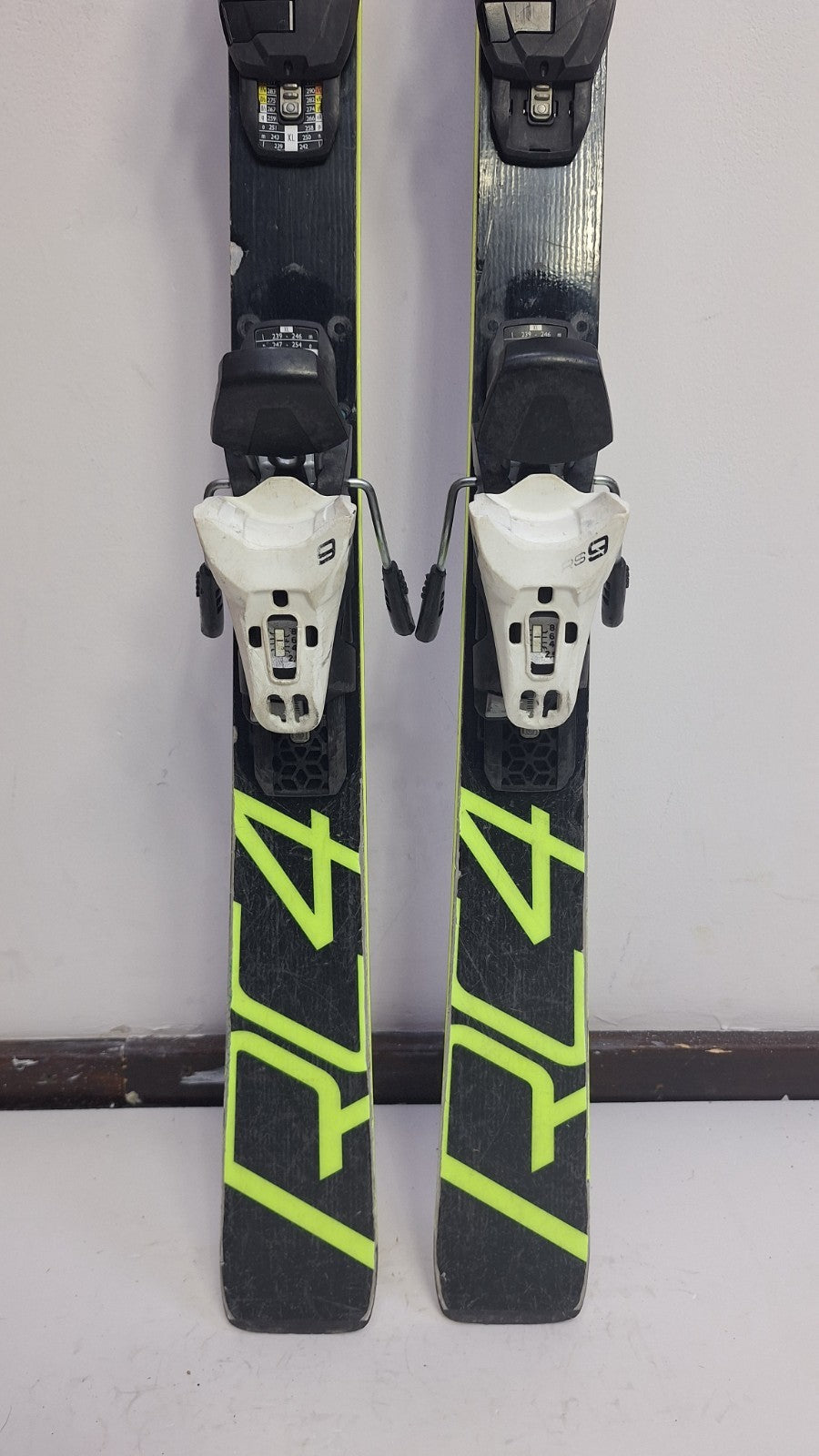 Ski Fischer RC4 GS WC 140 cm + fixations Fischer RS9 Sports d’hiver