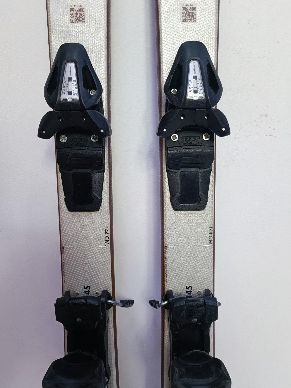 Sci Rossignol Nova2 144 cm + attacchi Elan ESR10 Divertimento invernale Sport sulla neve