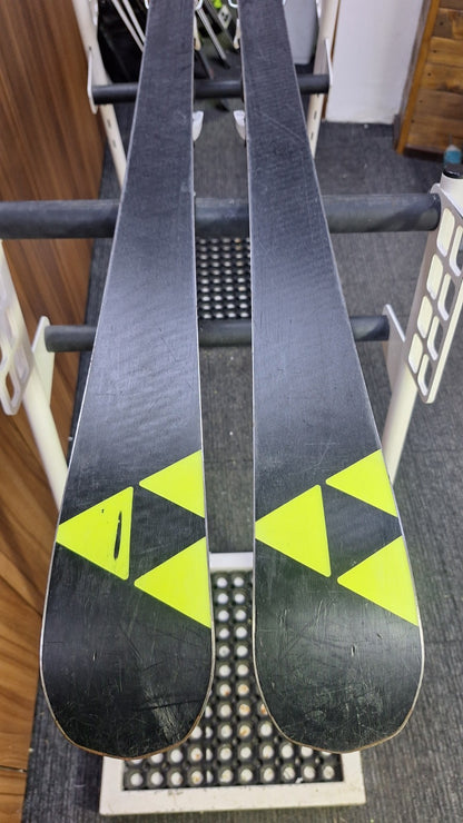 Ski Fischer RC4 GS WC 140 cm + fixations Fischer RS9 Sports d’hiver