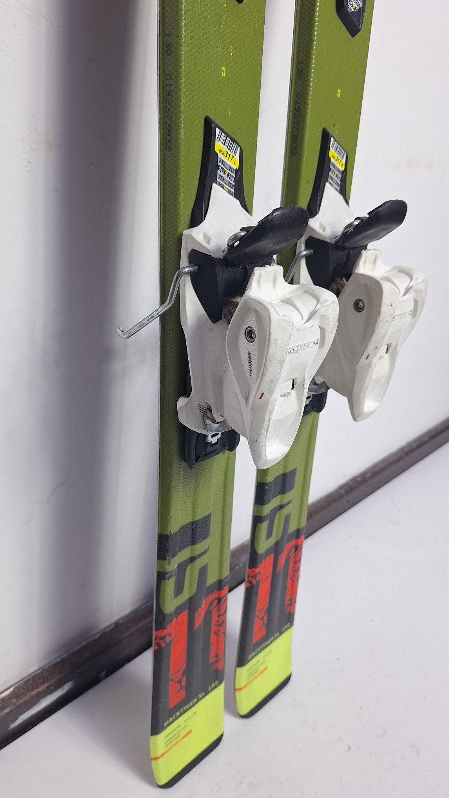 Ski Völkl Racetiger 11 SL 130 cm + fixations Marker 7 - sport d'hiver neige et loisirs