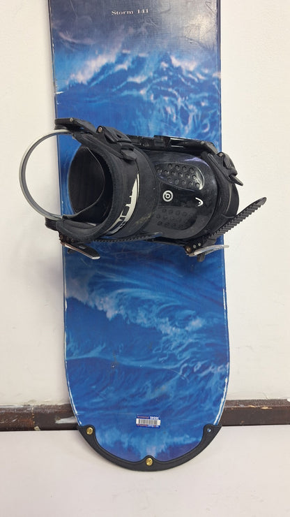 Matrix Storm 141 cm Snowboard +HEAD Rental L Bindings Snow Adventure Fun
