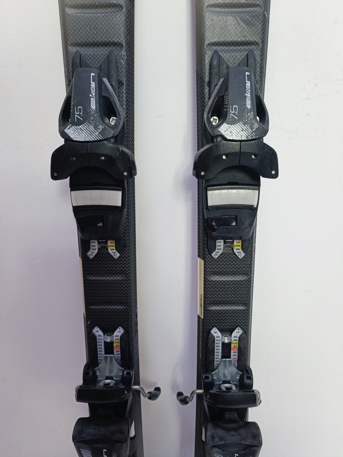 Elan Explore Pro 130 Ski + fixations Elan 7.5 Sport d’hiver et divertissement