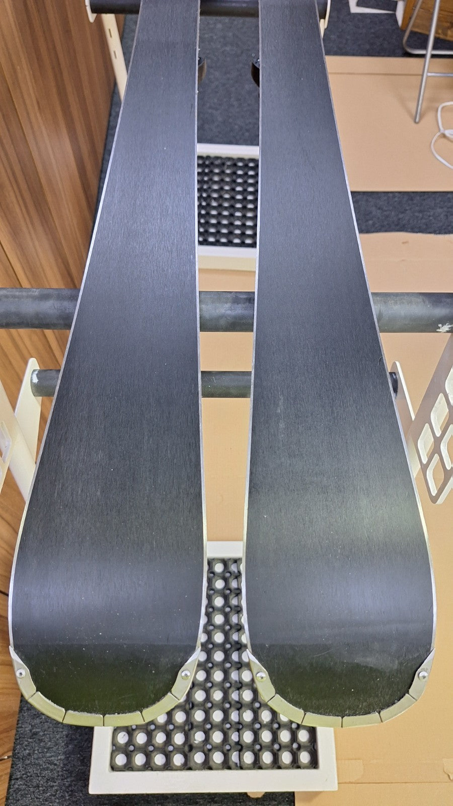 HEAD V-Shape V2 LYT  156cm Ski + Elan EL 10  Bindings Winter Sport