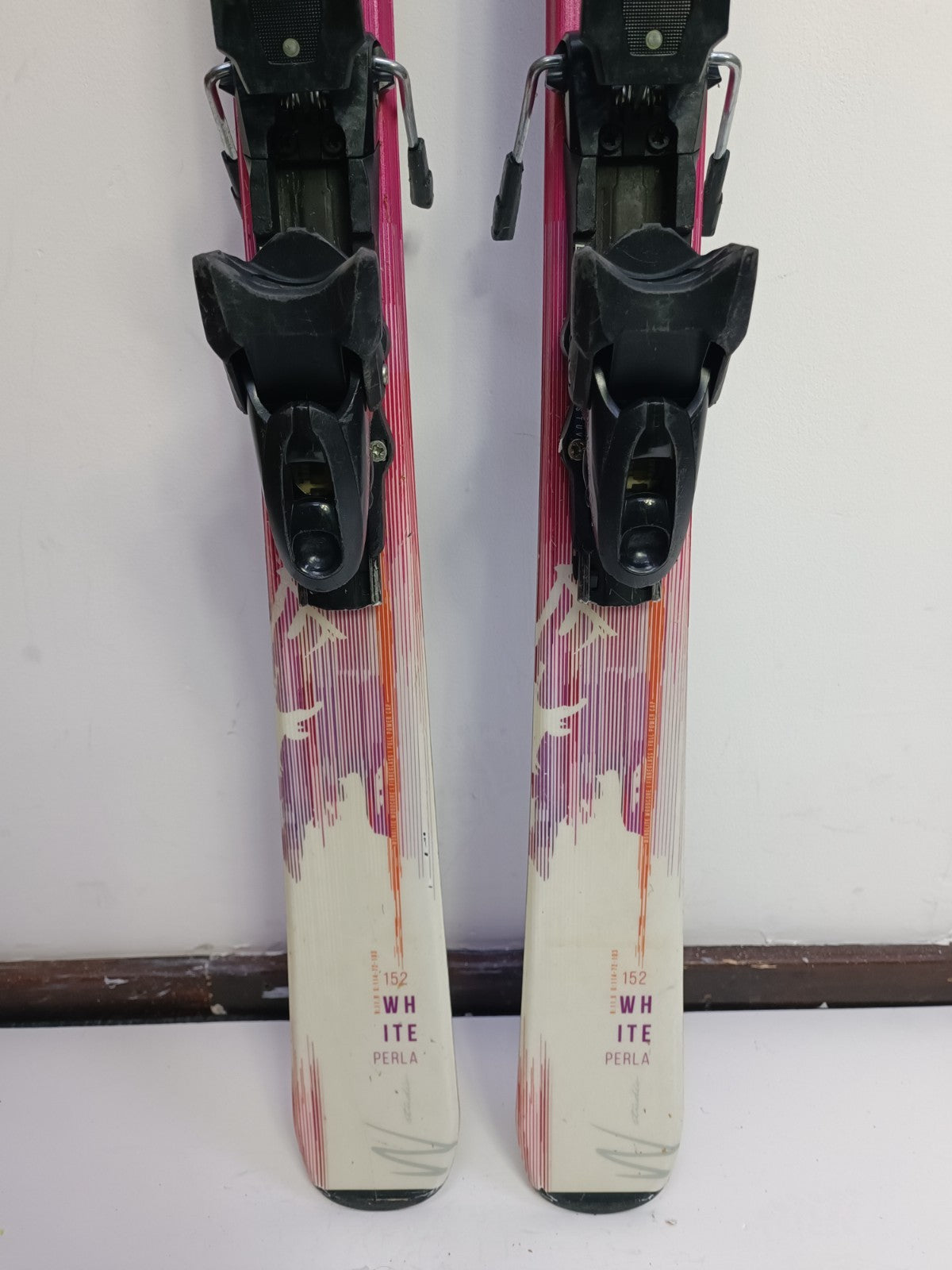 Elan White Perla 152cm Ski + Tyrolia ESR10 Bindings Winter Sport Fun