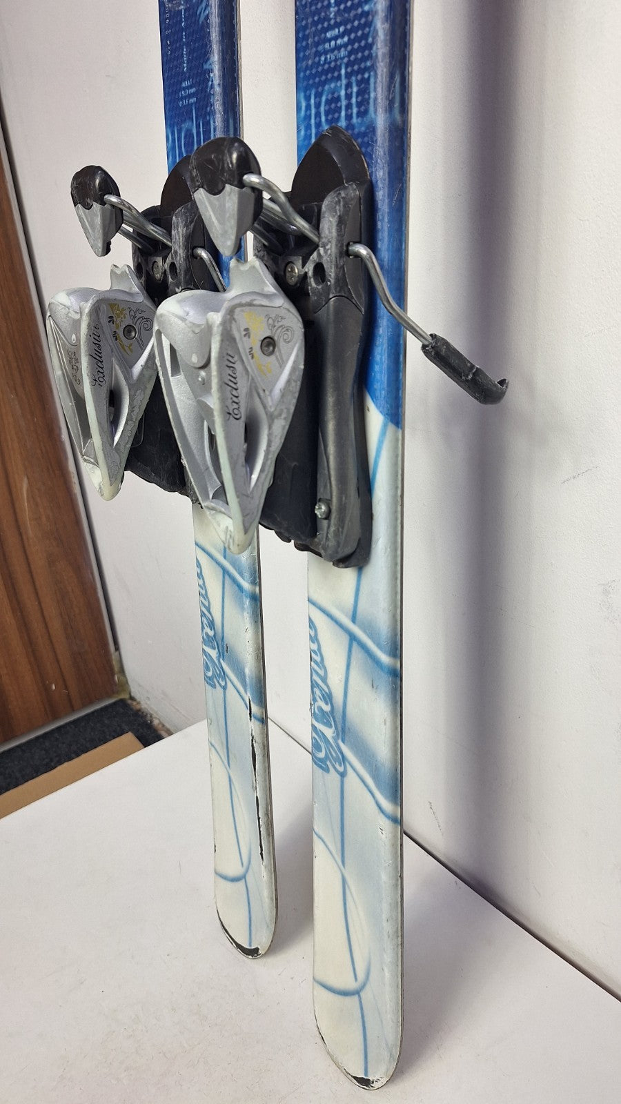 V3tec Xenia 150cm Skis + Look 9.5 Bindings Winter Fun Snow