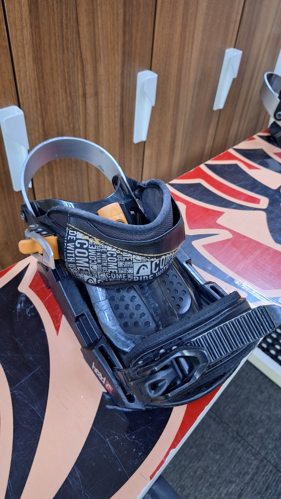 Heli Kamikaze 167 cm Snowboard + HEAD Rental L  Bindings Winter Snow Adventure