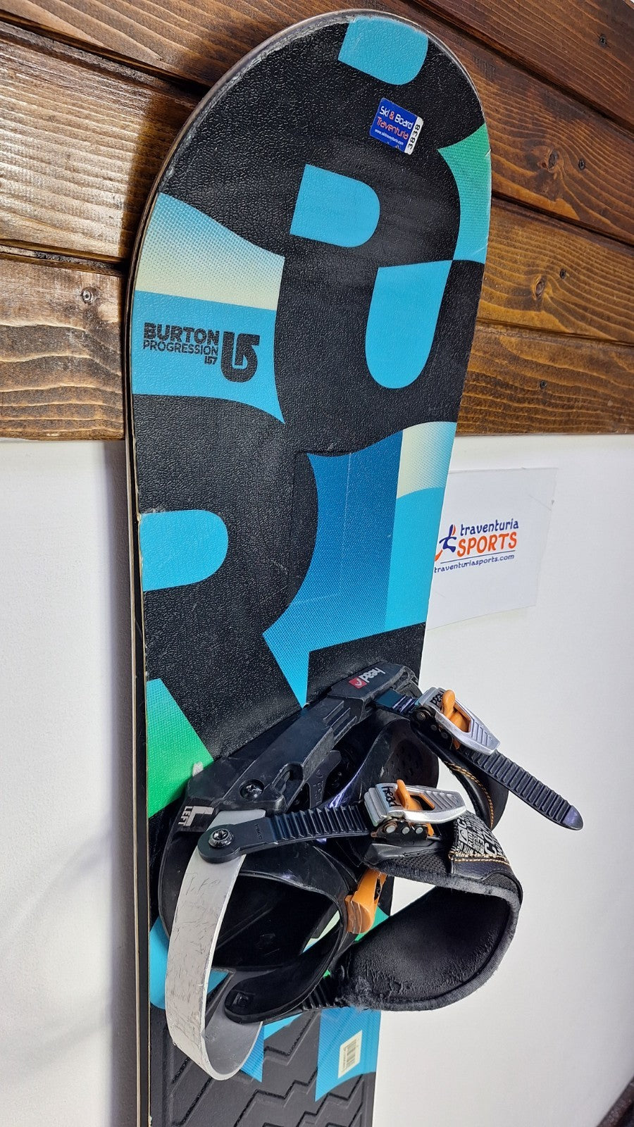 Burton Progression 157 cm Snowboard + HEAD Rental M Bindings Winter Snow Sport