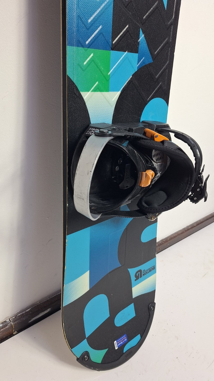 Burton Progression 157 cm Snowboard + HEAD Rental L Bindings Winter Snow Sport