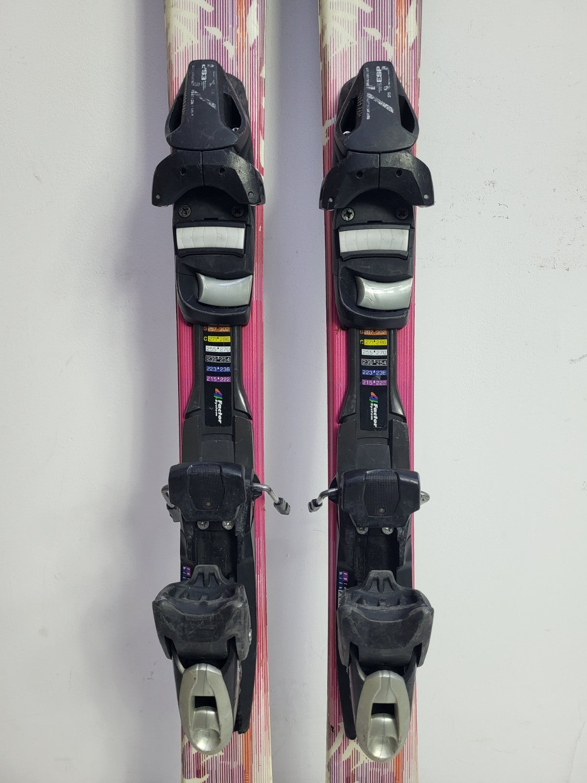 Sci Elan Snow White 146 cm + attacchi Elan ESP7.5 Divertimento invernale