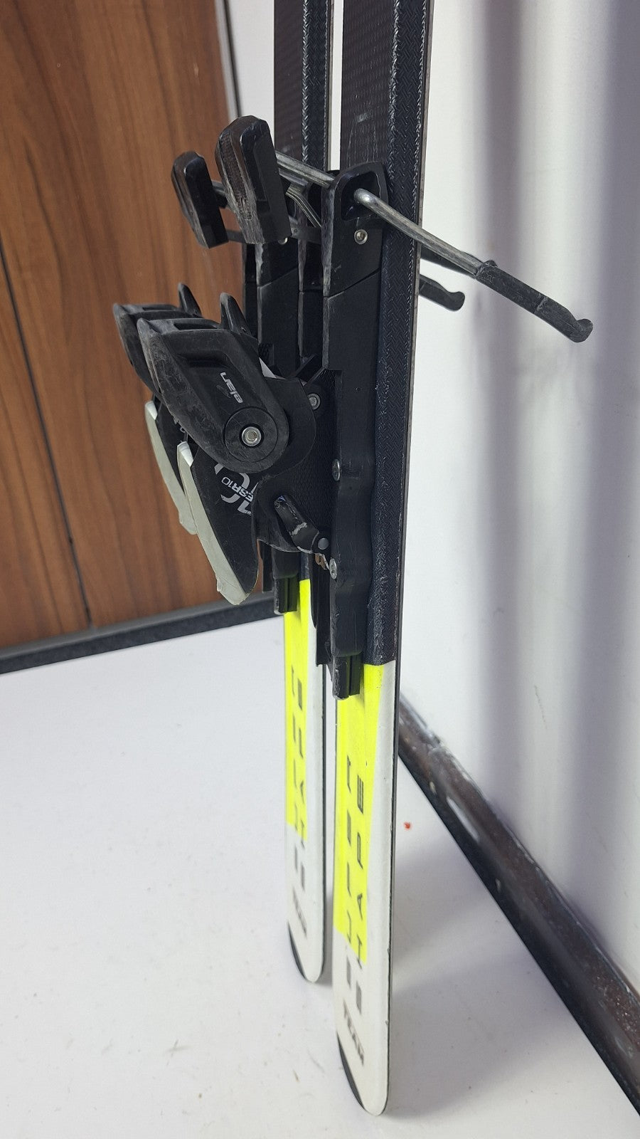 HEAD Supershape Team R SLR 2 147cm  Ski + Elan 10 Bindings  Winter Sport