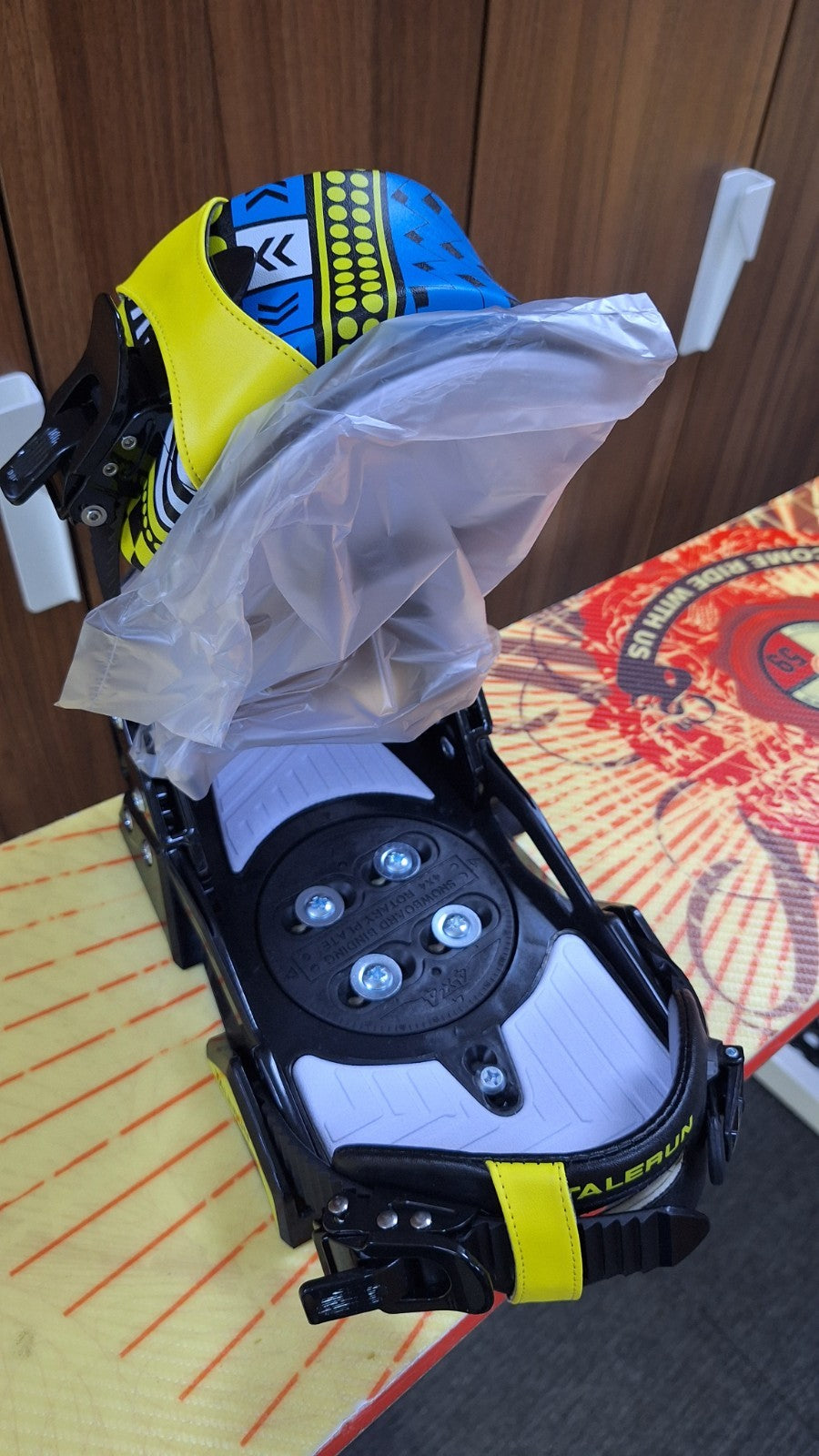 HEAD Rocka 4D 159 cm Snowboard + Brand New Talerun L Bindings Winter Sport Fun