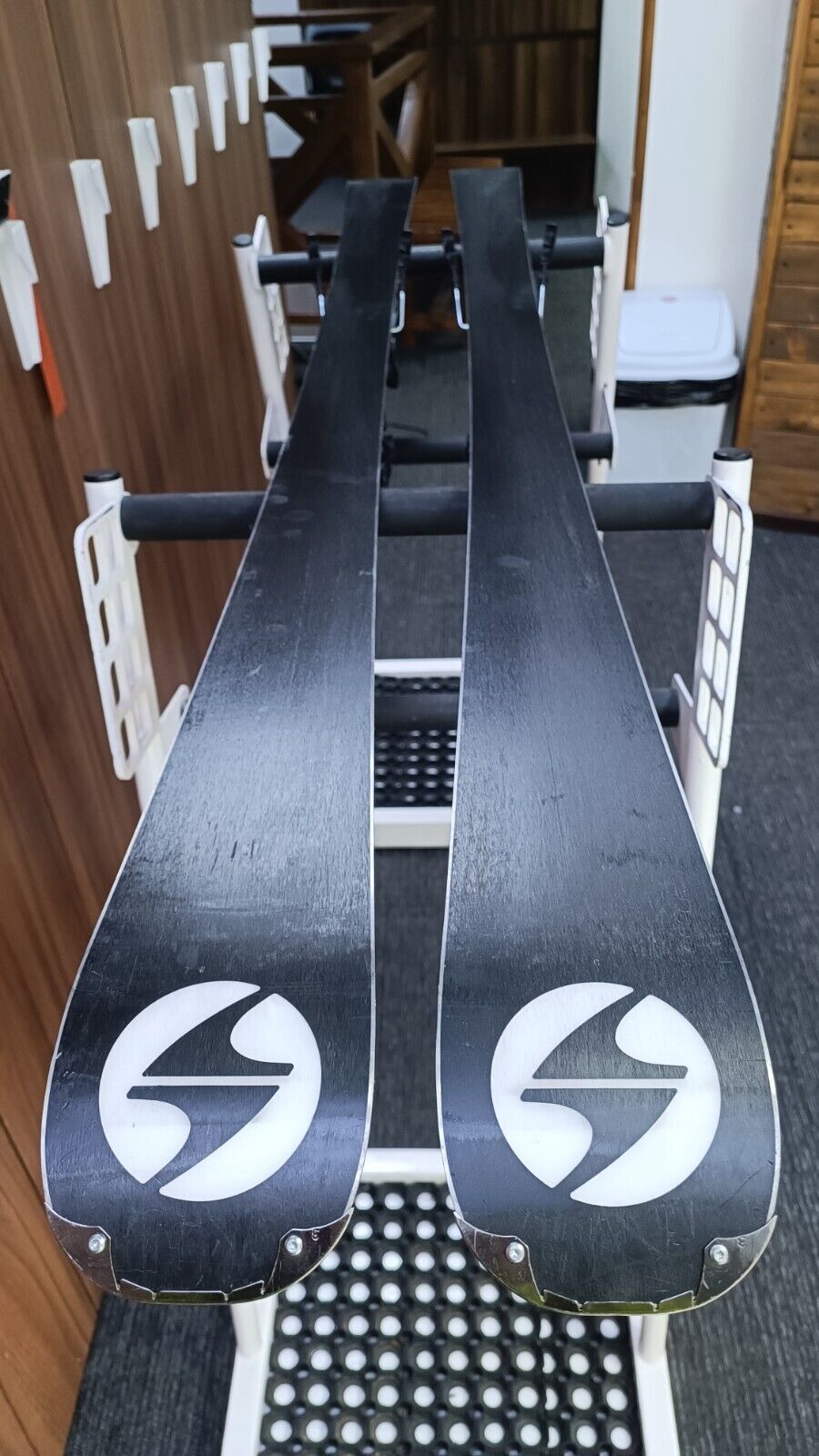 Sci Blizzard Quattro RS 166 cm + attacchi Marker 12 per il divertimento degli sport invernali