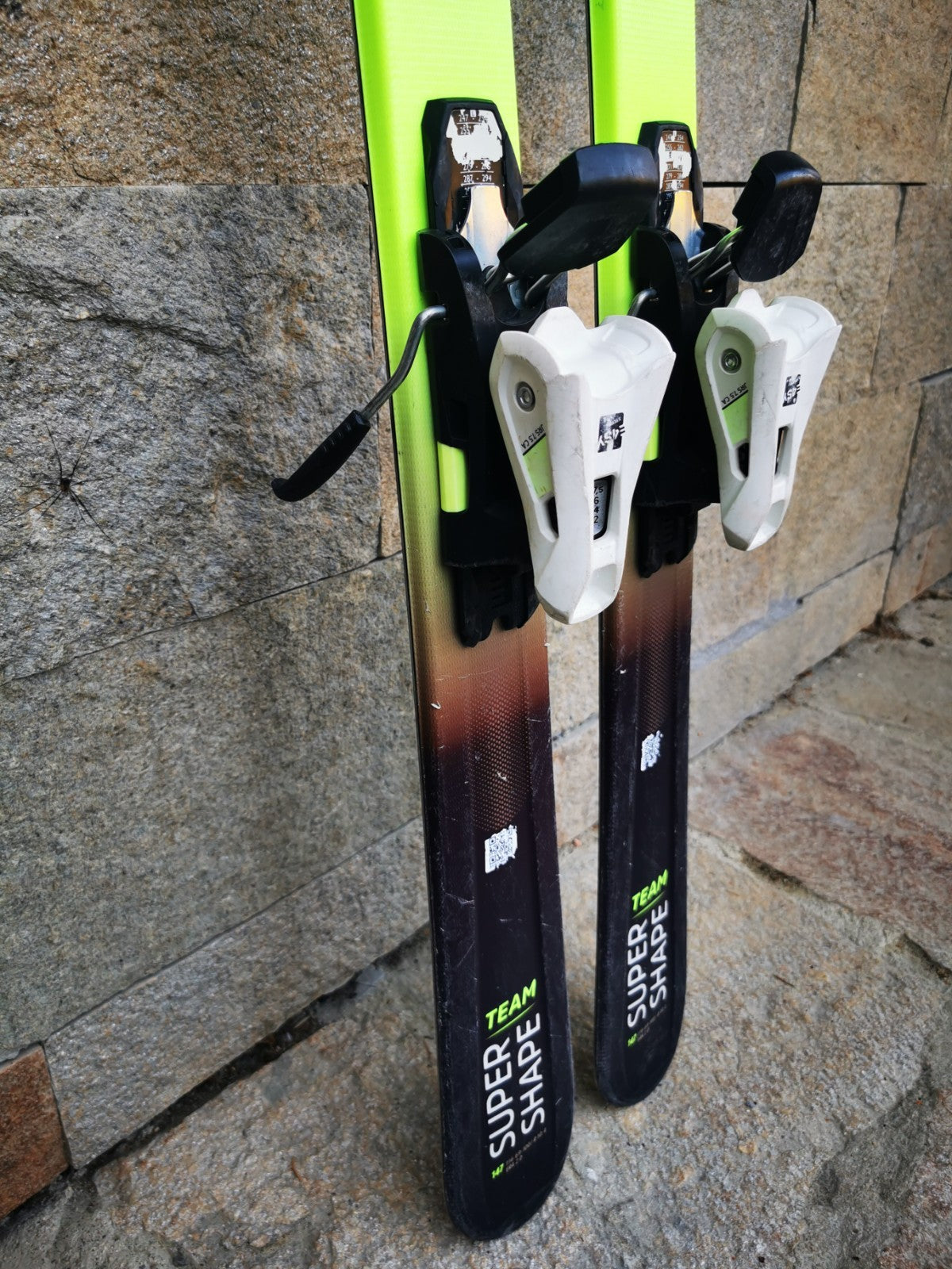 HEAD Supershape Team Easy 147cm  Ski + HEAD 7.5 Bindings  Winter Sport