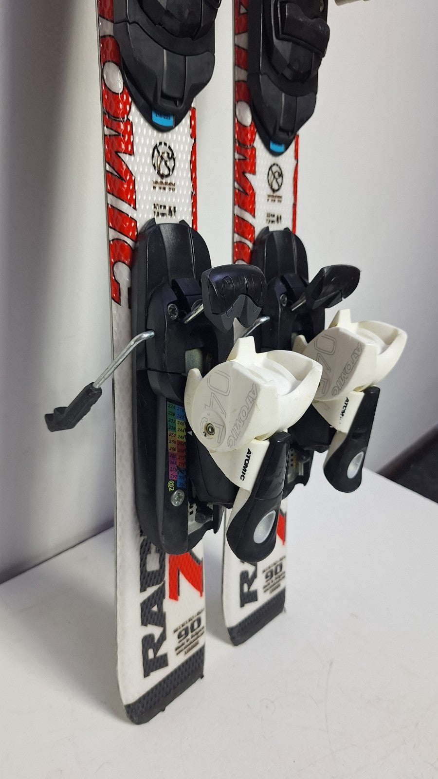Atomic Pro Race 7 90 cm Skier + Atomic 4.5 Bindungen Wintersport Schnee