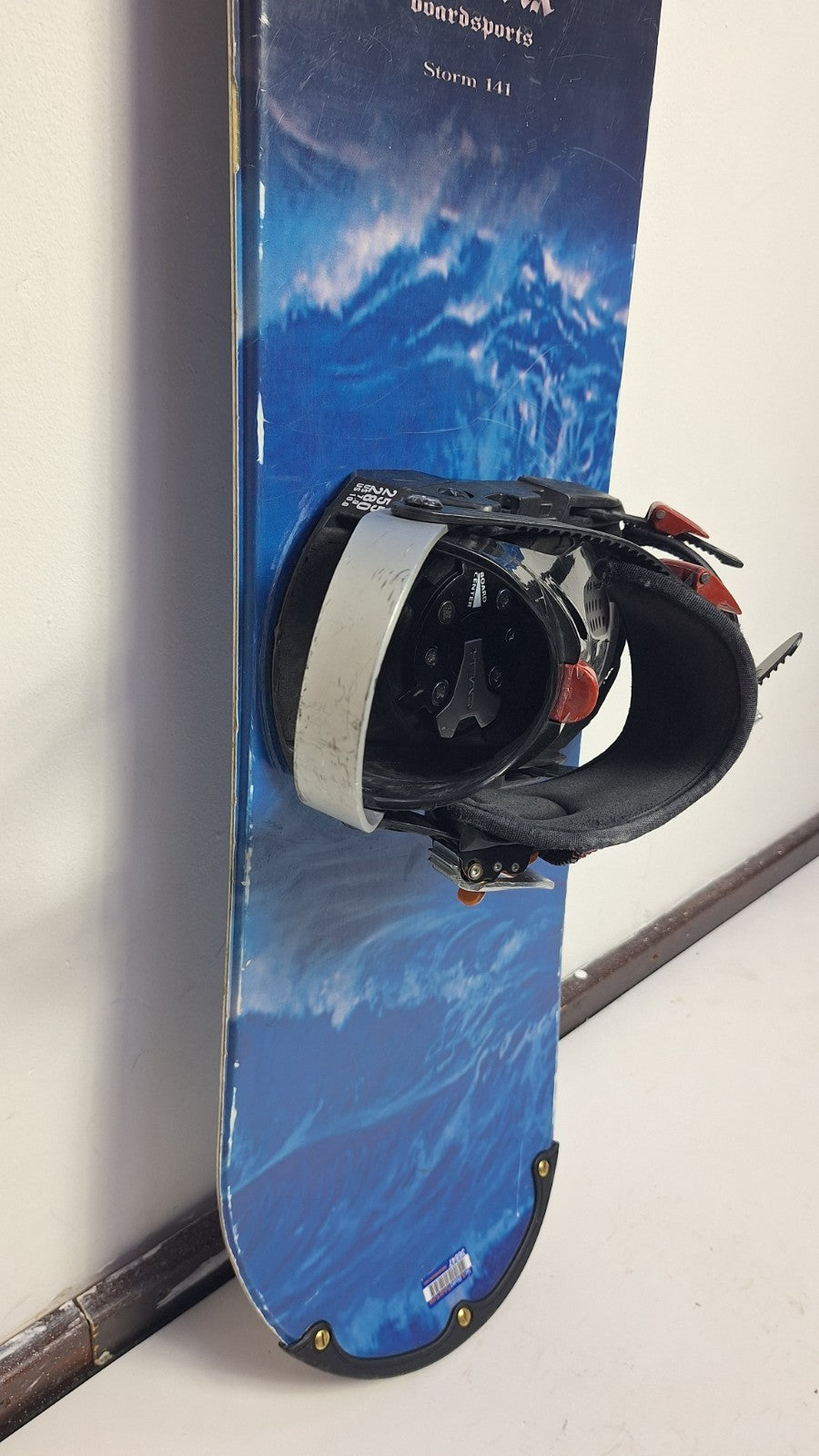 Matrix Storm 141 cm Snowboard +HEAD Rental M Bindings Snow Adventure Fun