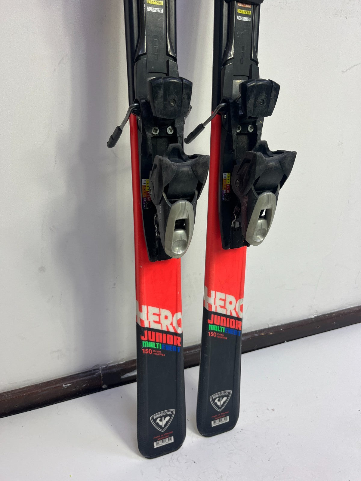 Ski Rossignol Hero J 150 cm + fixations Elan ESP 7.5 Plaisir hivernal Sports de neige
