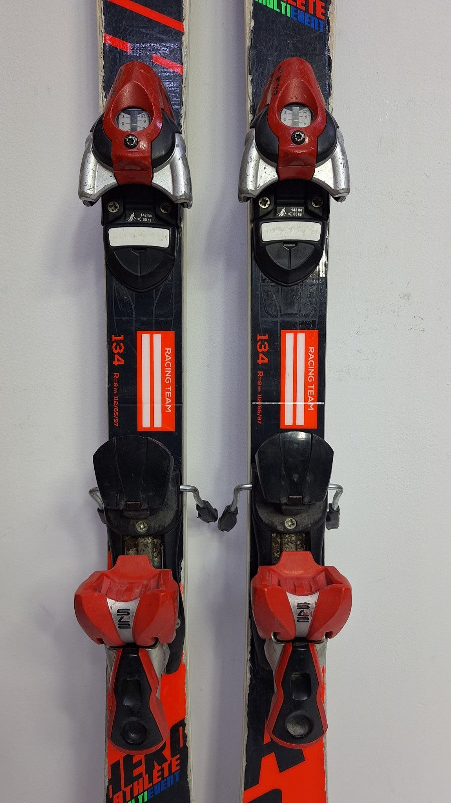 Sci Rossignol Hero Athlete Multievent 134 cm + attacchi Atomic 7.5 Inverno Neve