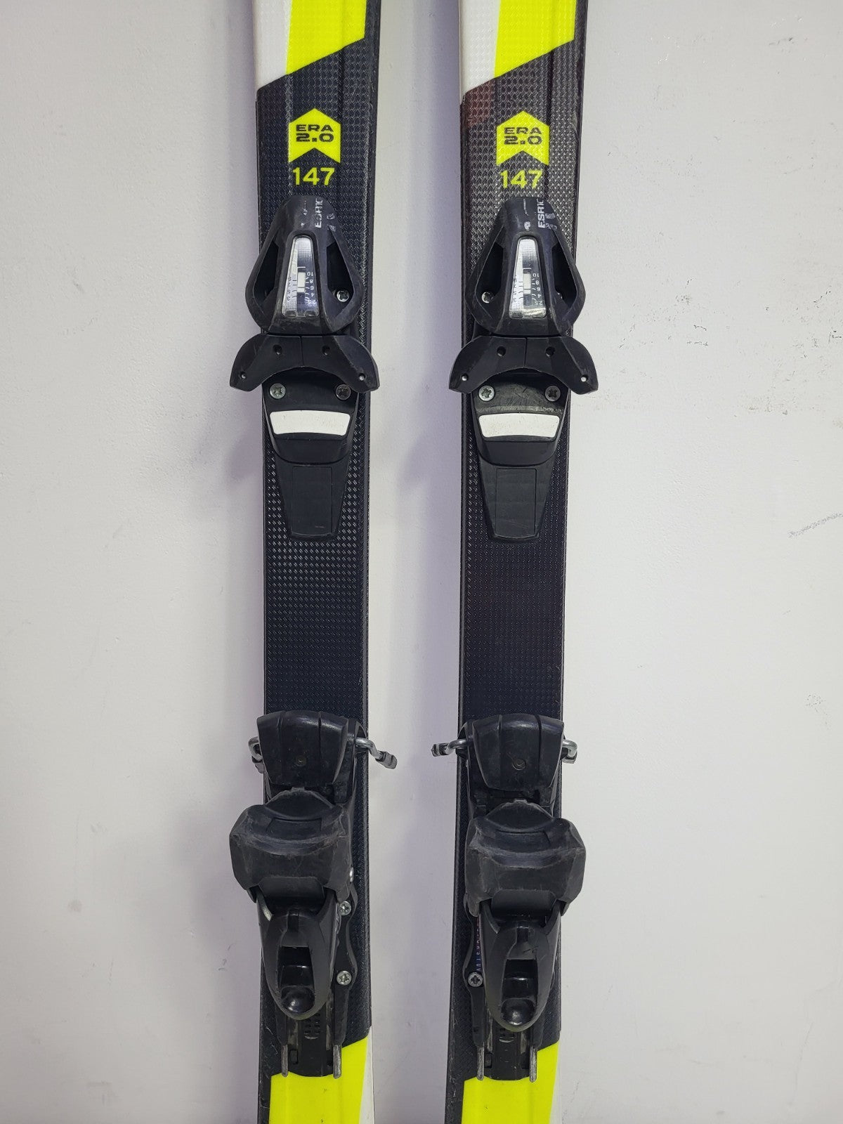 HEAD SupershapeTeam R SLR2 147cm Ski + Elan ESR 10 Bindungen Wintersportspaß
