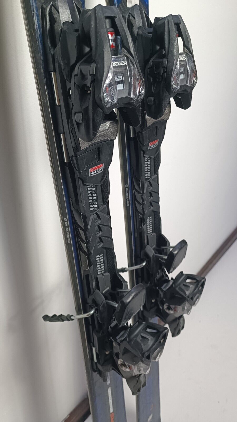 Sci Blizzard Quattro RS 166 cm + attacchi Marker 12 per il divertimento degli sport invernali