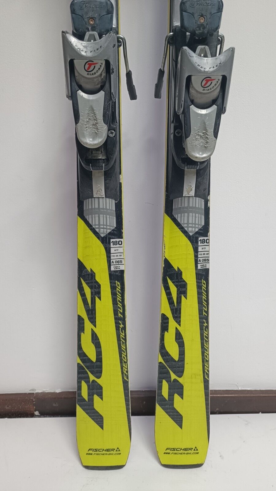 Fischer RC4 180 cm Ski + Tyrolia 12 Bindungen Wintersport