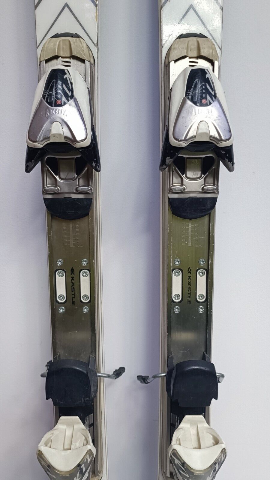 Ski Kastle 72 168cm + fixations Marker 12 Sport d’hiver