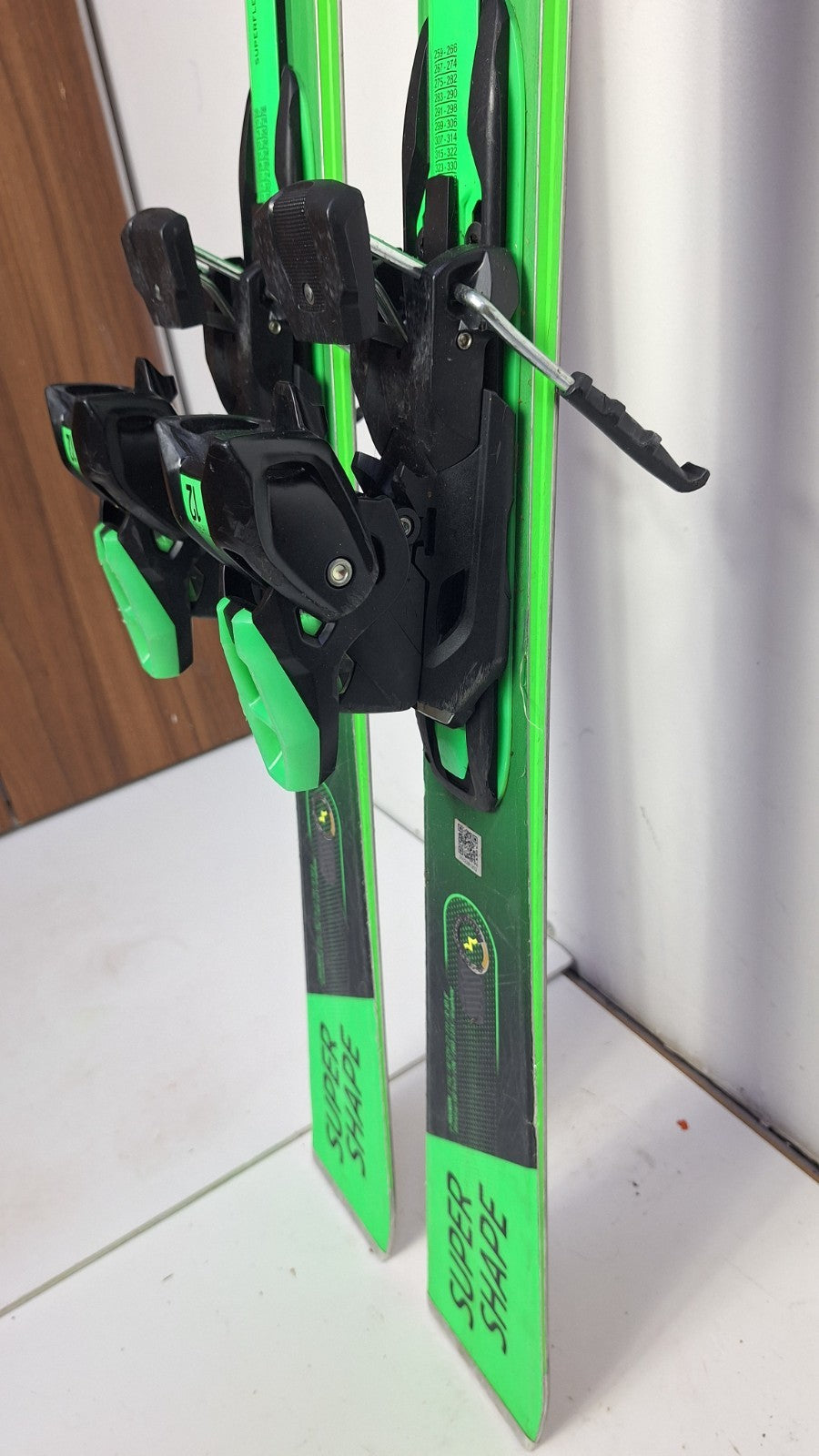 HEAD Supershape e-Magnum  156cm Ski + Head PRD 12  Bindings Winter Sport