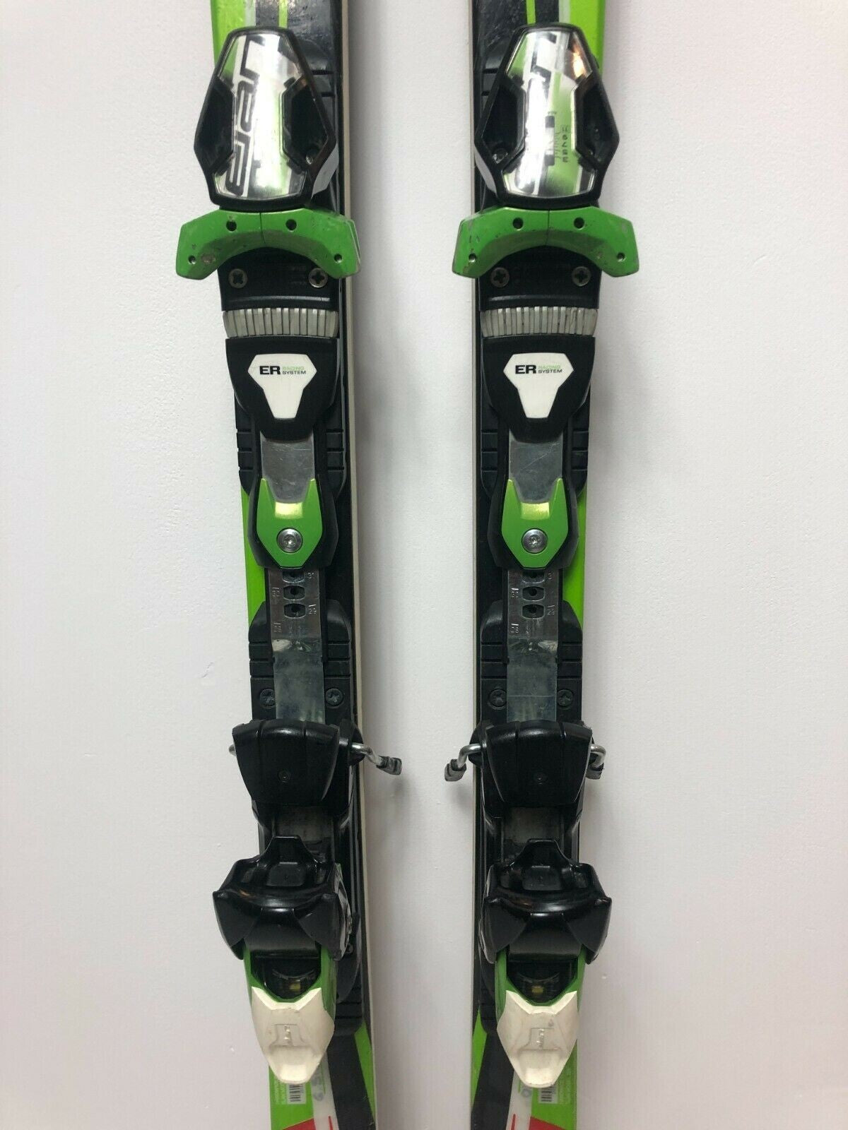 Elan Race GSX 166 cm Ski + Elan 11 Bindungen Winterspaß im Schnee